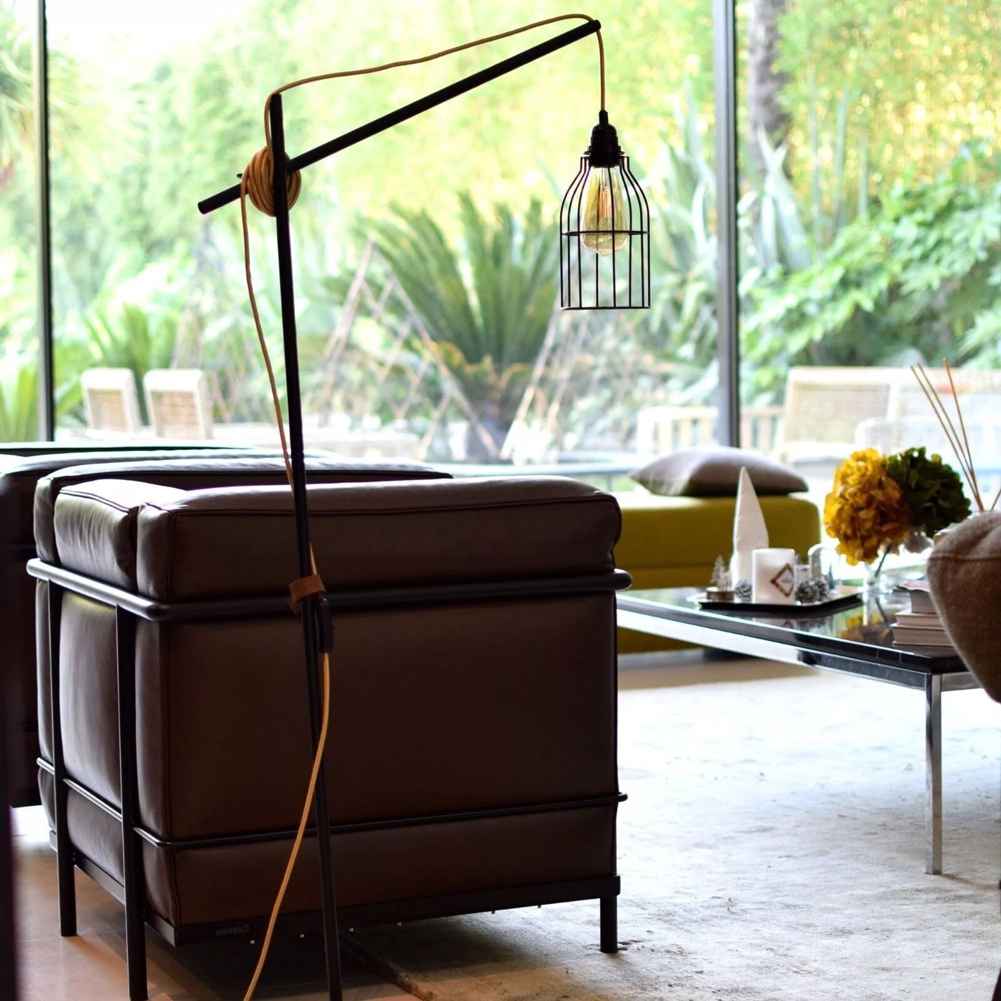 ASYM Mattschwarze Stehlampe